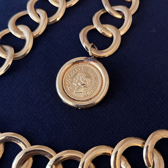 1980s Chanel Chain-link Belt with Double Sided Logo/Coco Chanel Coin - Picture 2 of 4
